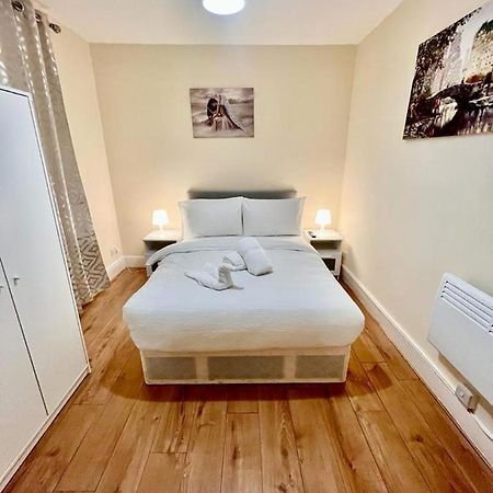 Studio Flat In Colliers Wood Apartamento Londres Exterior foto